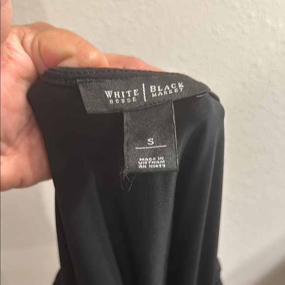 Elegant Black Blouse with Sophisticated Style - Picture 7 of 7